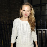Kimberley Walsh mobbed by screaming fans as she leaves the Theatre Royal | Picture 102188